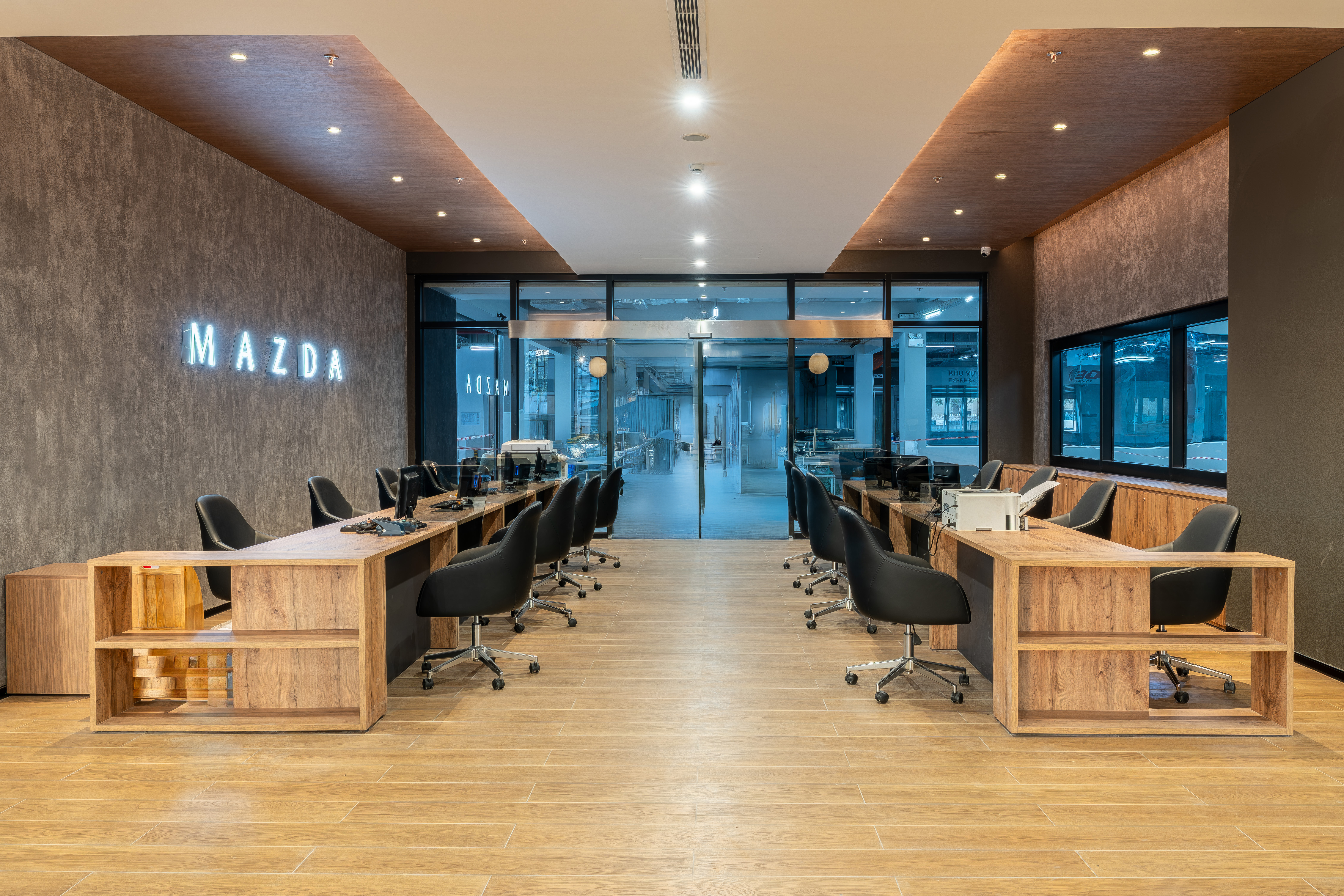 MAZDA Showroom 08046